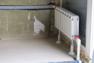 Можно ли трубы системы отопления проводить в стенах, то есть – в кладке стен дома? BlogStroiki Инженерные системы многоэтажек. Вода. Отопление. Газ. Электр.