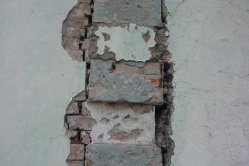 Пристройка-лоджия отходит от стены дома BlogStroiki Балкон,Веранда